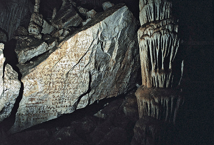 Chrysospilia-Folegandos 3