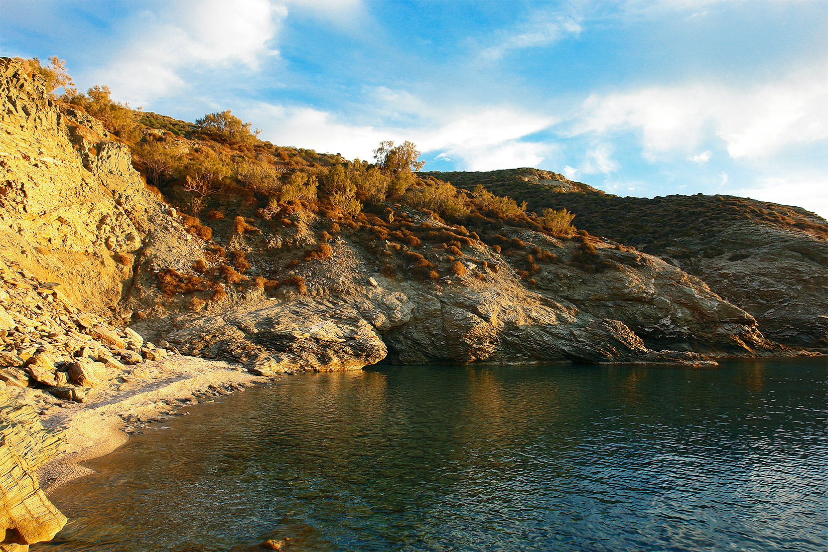 folegandros-hotels-ampeli-beach-02